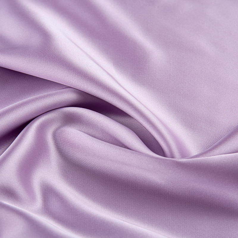 HY323 Corcra Dorcha 180GSM inneach fabraic poileistir satin leaisteacha le haghaidh éadaí, gúnaí, fo-éadaí ard-deireadh